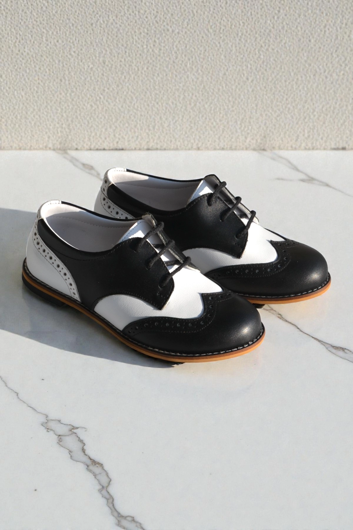 Hakiki Deri Ortopedik İlkadım Ayakkabı Siyah Beyaz CV-483